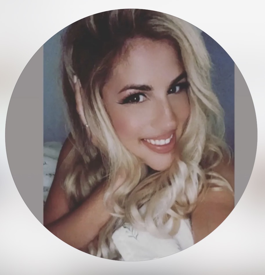 Dylee Devine, tarot reader and intuitive life coach